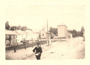 La rue de la Converserie, ouverte en 1837, traverse l’ancien parc abbatial pour rejoindre la Barrière de Champlon. La partie nord, séparée par cette route, fut acquise par un grognard français, Grignart, qui y bâtit sa ferme. Le site, appelé « Parc Grignart », conserva ce nom jusqu’aux années 1970.